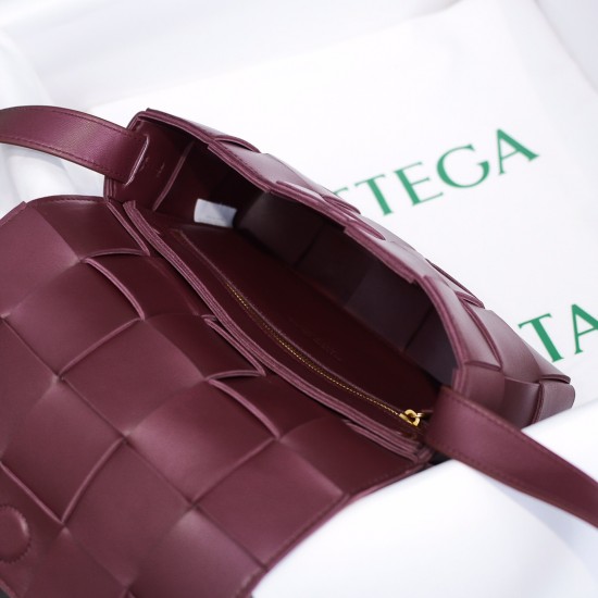 Bottega Veneta Cassette  SIZE 23X15X5CM