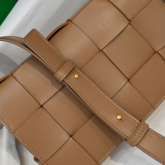 Bottega Veneta Cassette  SIZE 23X15X5CM