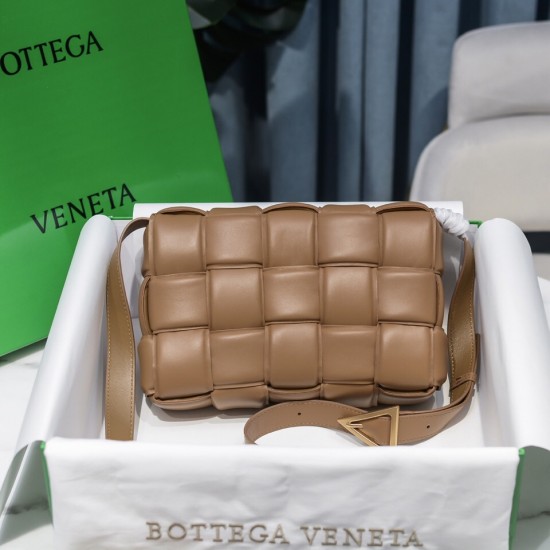 BottegaVeneta Padded Cassette size 26x18x8cm