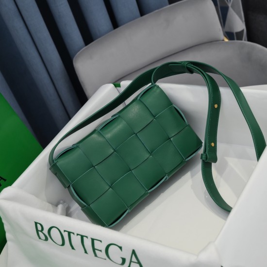 Bottega Veneta Cassette  SIZE 23X15X5CM