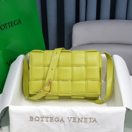 BottegaVeneta Padded Cassette size 26x18x8cm