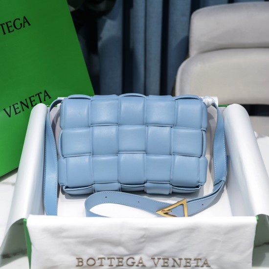 BottegaVeneta Padded Cassette size 26x18x8cm