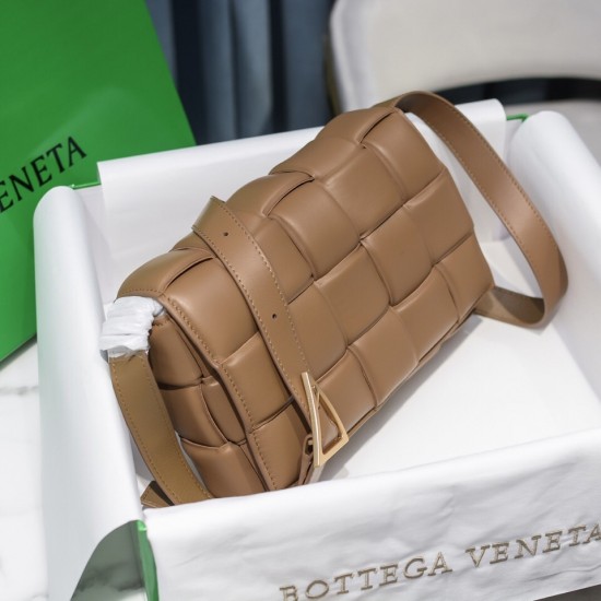 BottegaVeneta Padded Cassette size 26x18x8cm