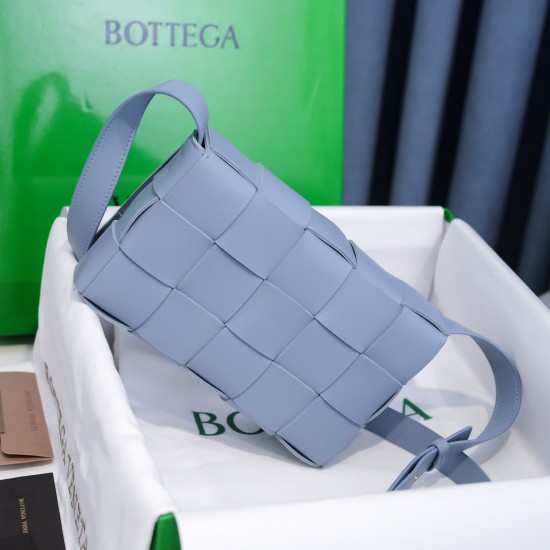 Bottega Veneta Cassette  SIZE 23X15X5CM