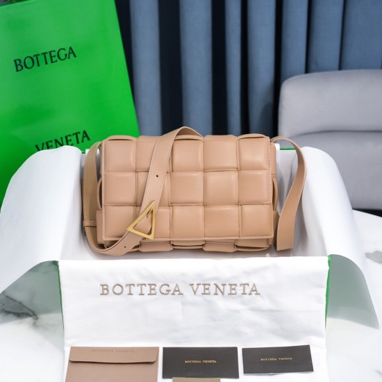 BottegaVeneta Padded Cassette size 26x18x8cm