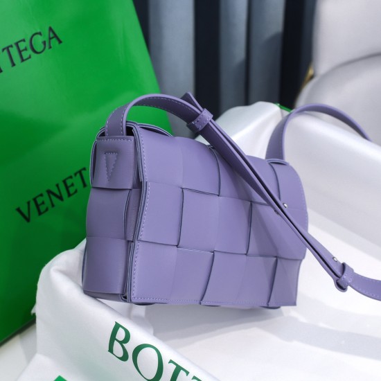 Bottega Veneta Cassette  SIZE 23X15X5CM