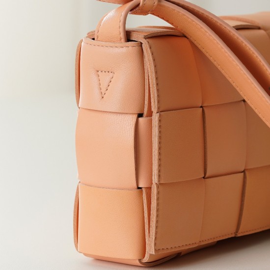 Bottega Veneta Cassette Size 23X15X5CM