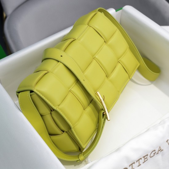 BottegaVeneta Padded Cassette size 26x18x8cm