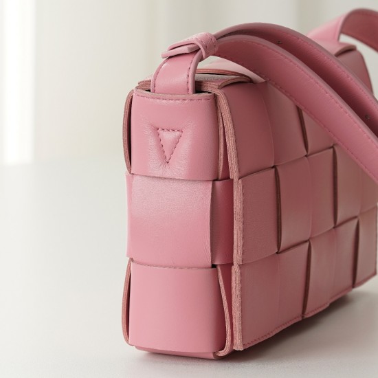 Bottega Veneta Cassette Size 23X15X5CM