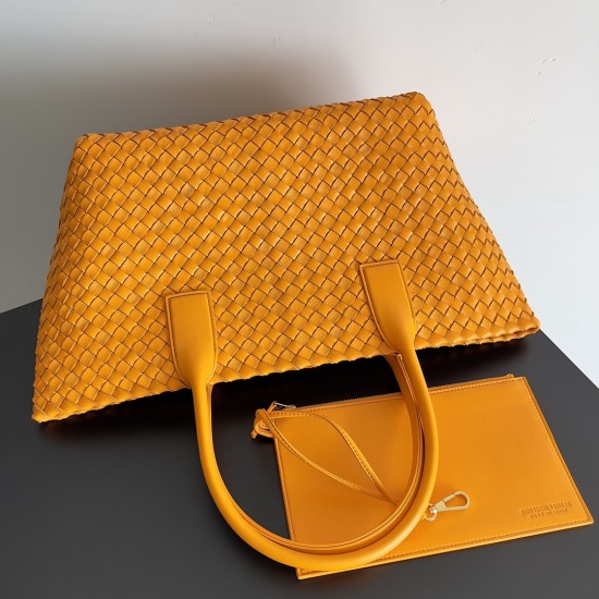 Bottega Veneta Medium Cabat Tote bag