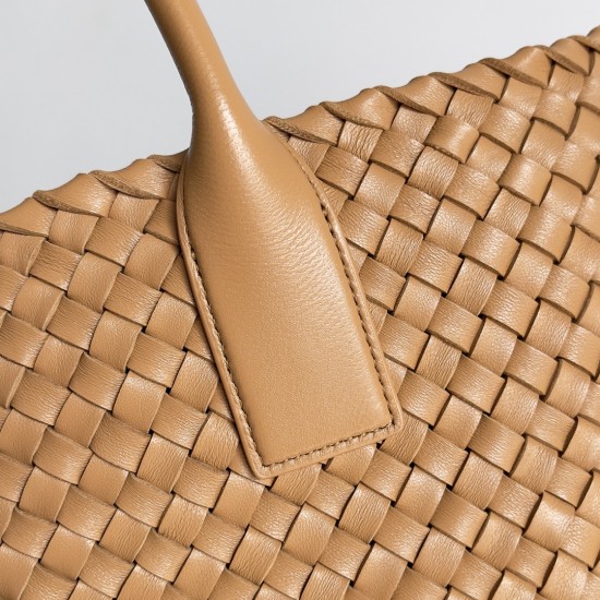 Bottega Veneta Medium Cabat Tote bag