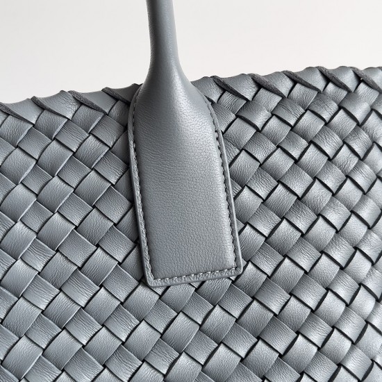 Bottega Veneta Medium Cabat Tote bag