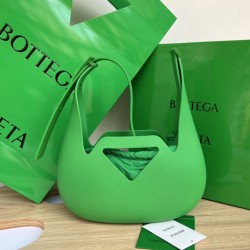 Bottega Veneta Pouch Underarm bag Size：27x17x7.5CM
