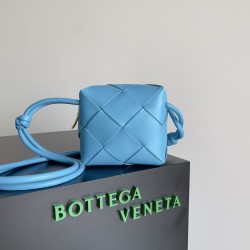Bottega Veneta Camera bag Size：14*14*7CM