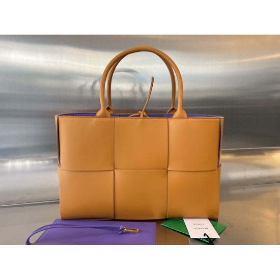 BottegaVeneta Medium Arco Tote Bag Size：38x25x14CM