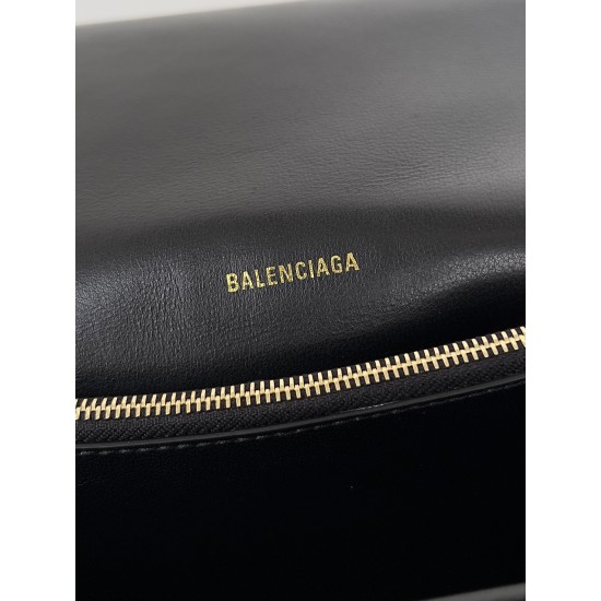 BALENCIAGA CRUSH CHAIN BAG SIZE：31.0x19.8x6.9CM