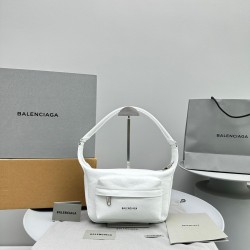 BALENCIAGA RAVER MEDIUM BAG WITH HANDLE IN WHITE