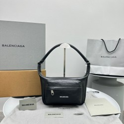 BALENCIAGA RAVER MEDIUM BAG WITH HANDLE IN BLACK