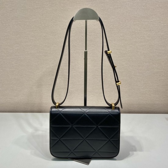 Prada Emblème Saffiano shoulder bag Size:22x16x6CM