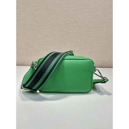 Prada Small leather bag Size:19x12x6cm