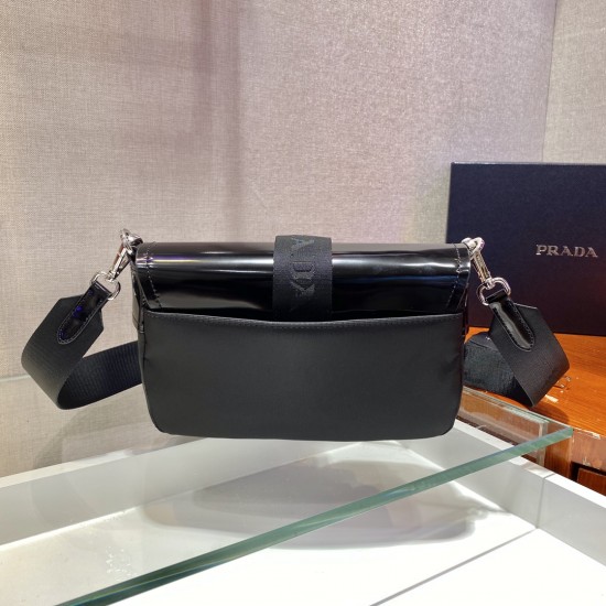 Prada Pocket nylon and brushed leather bag Size:23x12.5x5.5cm