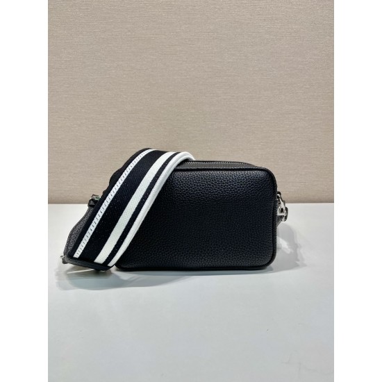 Prada Small leather bag Size:19x12x6cm