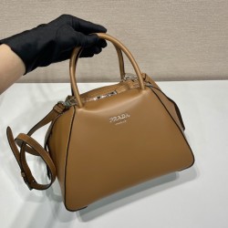 Small brushed leather Prada Supernova handbag Size：25.5x18x13.5cm