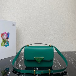 Prada Emblème Saffiano shoulder bag Size:22x16x6CM