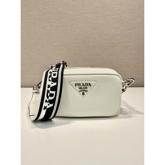 Prada Small leather bag Size:19x12x6cm