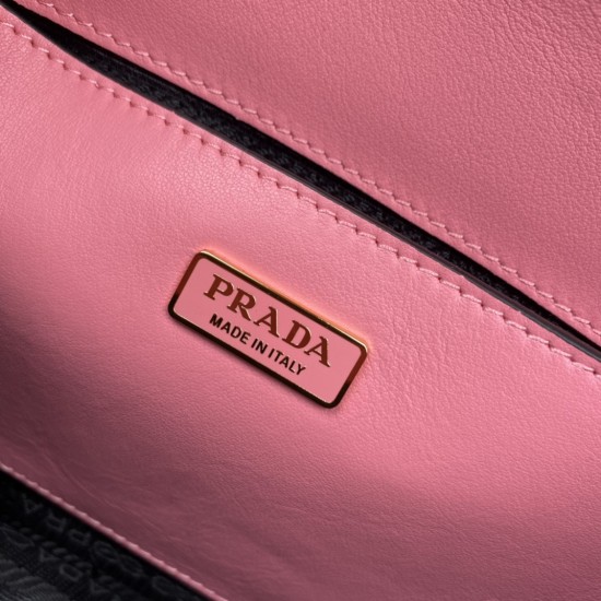 Prada Emblème Saffiano shoulder bag Size:22x16x6CM