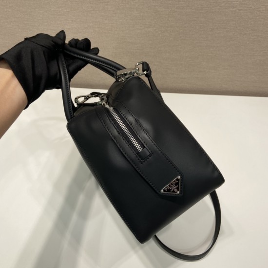 Small brushed leather Prada Supernova handbag Size：25.5x18x13.5cm