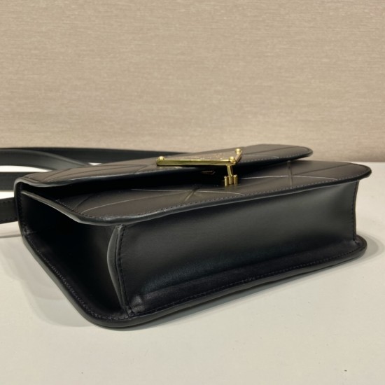 Prada Emblème Saffiano shoulder bag Size:22x16x6CM