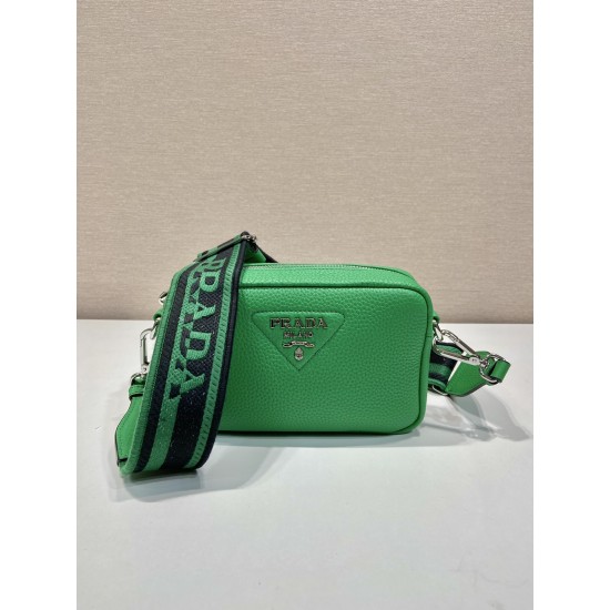 Prada Small leather bag Size:19x12x6cm