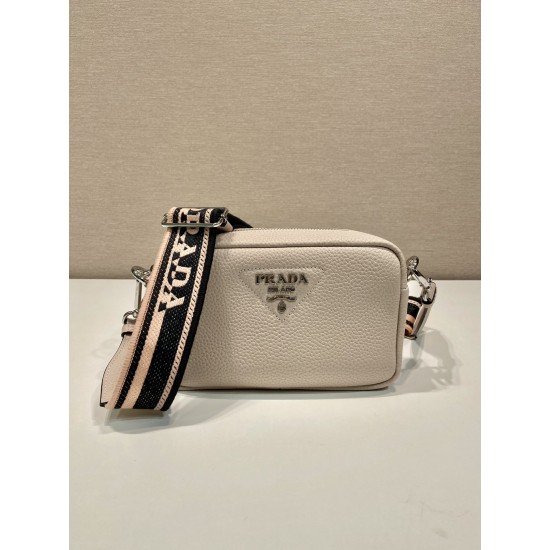 Prada Small leather bag Size:19x12x6cm