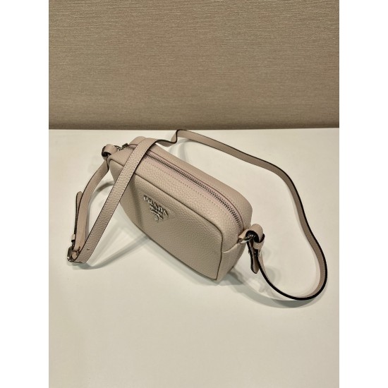 Prada Small leather bag Size:19x12x6cm