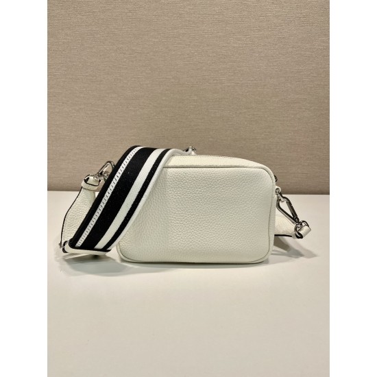 Prada Small leather bag Size:19x12x6cm