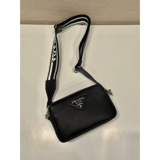 Prada Small leather bag Size:19x12x6cm