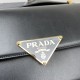 Prada Emblème Saffiano shoulder bag Size:22x16x6CM