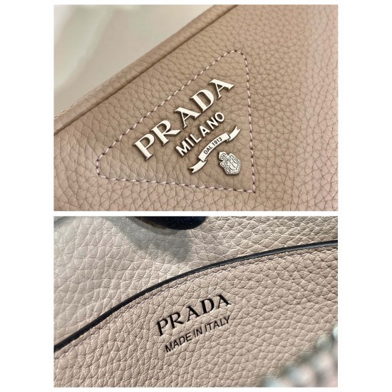 Prada Small leather bag Size:19x12x6cm