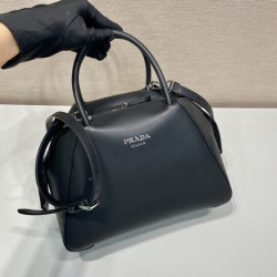 Small brushed leather Prada Supernova handbag Size：25.5x18x13.5cm