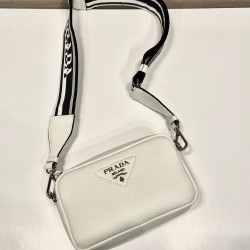 Prada Small leather bag Size:19x12x6cm