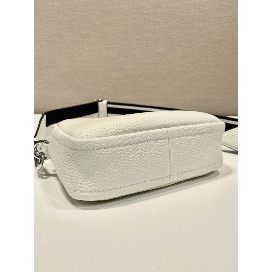 Prada Small leather bag Size:19x12x6cm