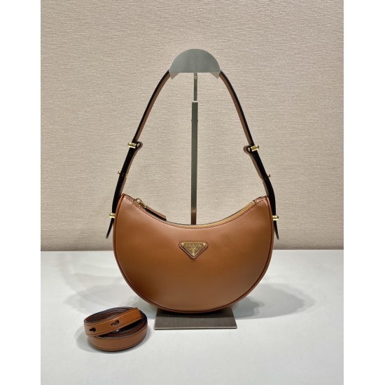 Prada Leather shoulder bag Size: 22.5x18.5x6CM