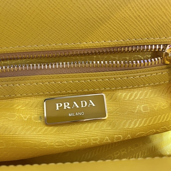 Prada Galleria Saffiano Mini-bag  Size: 20x15x9.5cm