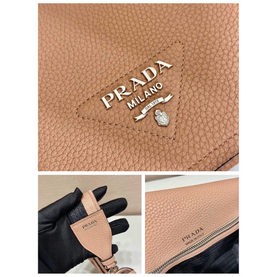 Prada Leather shoulder bag Size: 23x18x9CM