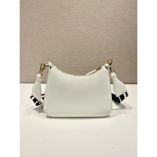 Prada Leather shoulder bag  Size: 24x18x6CM