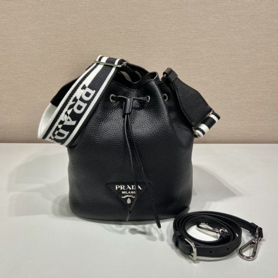 Prada Leather bucket bag  Size: 20x25x14CM