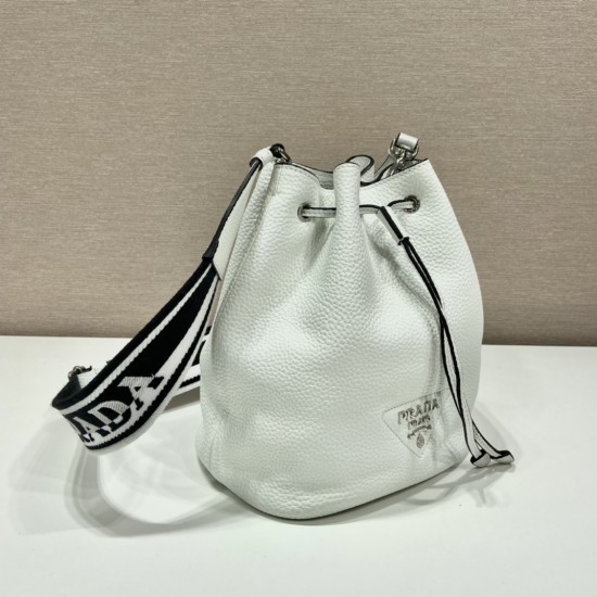 Prada Leather bucket bag  Size: 20x25x14CM