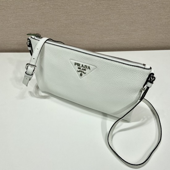 Prada Leather shoulder bag Size: 19x30CM