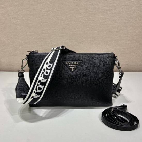 Prada Leather shoulder bag Size: 19x30CM